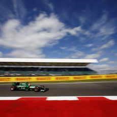 Robin Frijns rodando en Silverstone