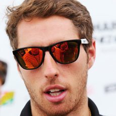 Dani Juncadella siendo entrevistado por la prensa