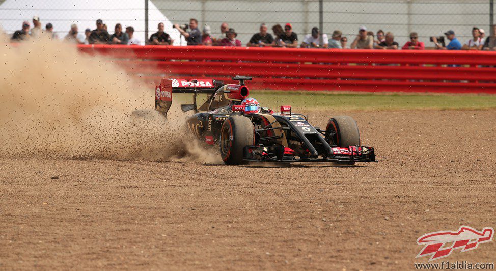 Romain Grosjean acaba en la zona de tierra