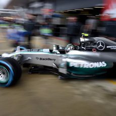 Nico Rosberg sale con el compuesto de lluvia extrema