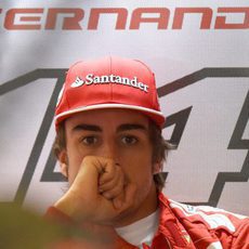 Semblante serio de Fernando Alonso