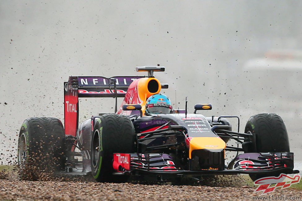 Salida de pista de Sebastian Vettel en los Libres 3