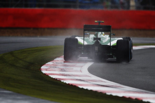 Marcus Ericsson pilota en una complicada clasificación