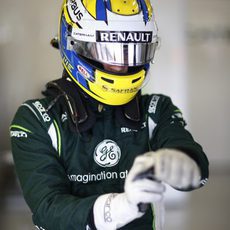 Marcus Ericsson se prepara para salir a pista