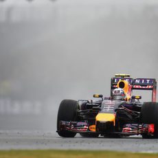 Daniel Ricciardo marcando tiempo en una clasificación pasada por agua