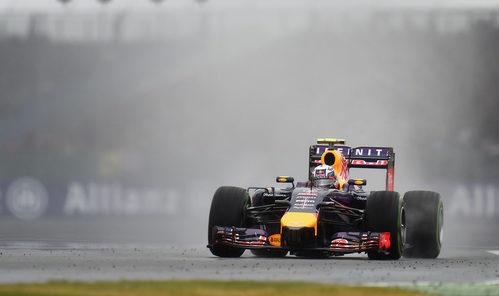 Daniel Ricciardo marcando tiempo en una clasificación pasada por agua