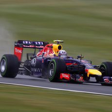 Daniel Ricciardo rodando con neumáticos intermedios