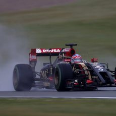 Romain Grosjean rodando con neumáticos intermedios