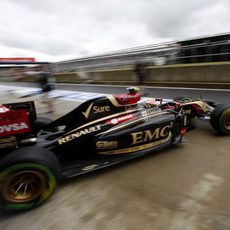 Pastor Maldonado saliendo a marcar tiempo