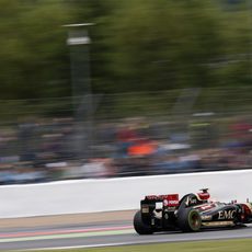 Pastor Maldonado con los intermedios en Silverstone