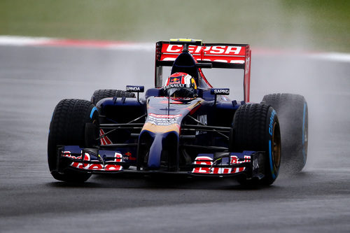 Daniil Kvyat con neumáticos de lluvia