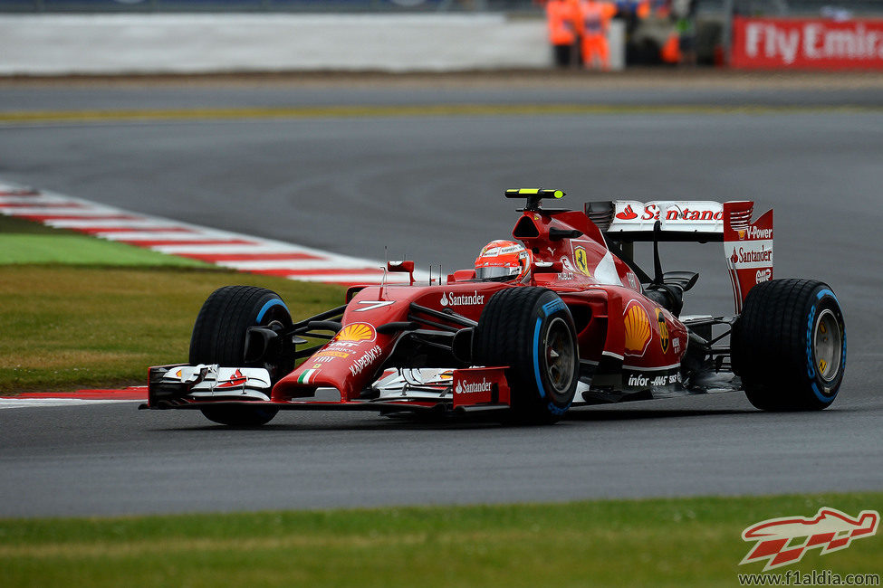 Kimi Raikkonen con neumáticos de lluvia