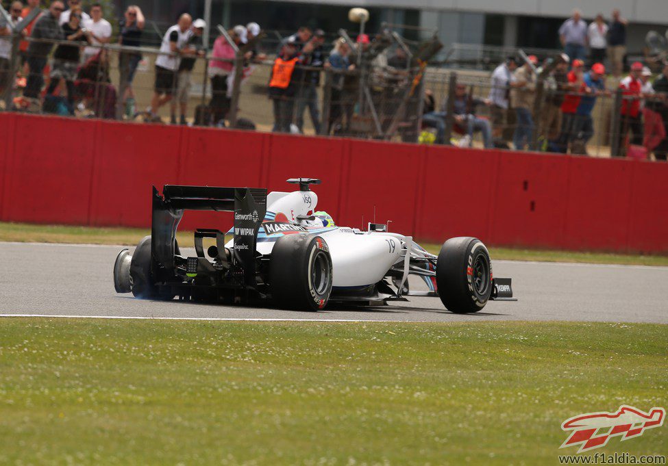 Felipe Massa abandona en Silverstone