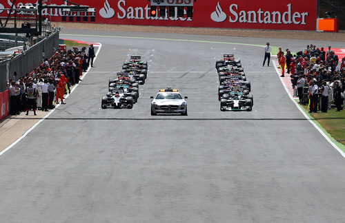 Los pilotos se preparan para reanudar la carrera