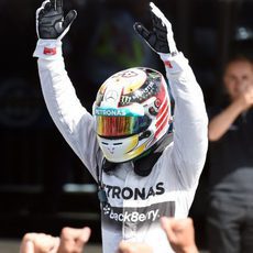 Lewis Hamilton celebra su victoria en casa