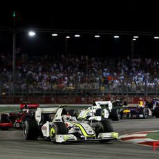 Barrichello no logra recortar puntos a Button