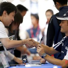 Rosberg con los aficionados