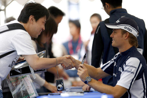 Rosberg con los aficionados