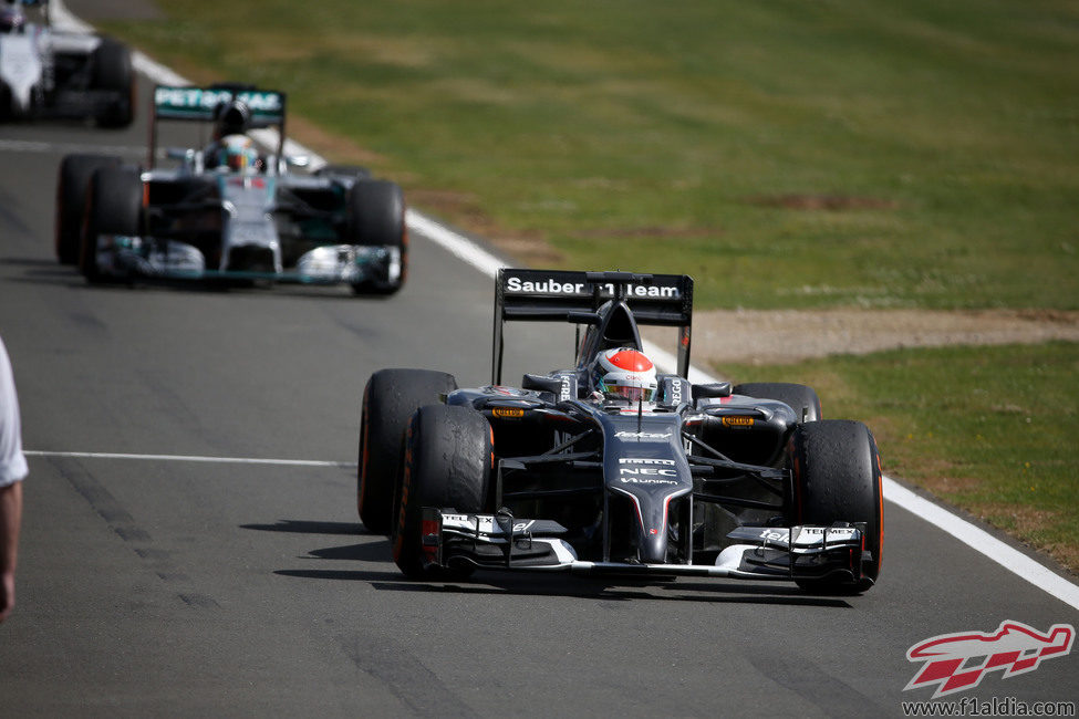 Adrian Sutil termina la carrera con el compuesto duro