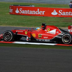 Fernando Alonso inicia su remontada hasta el sexto puesto