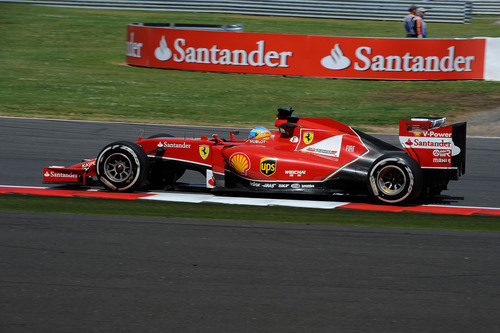 Fernando Alonso inicia su remontada hasta el sexto puesto