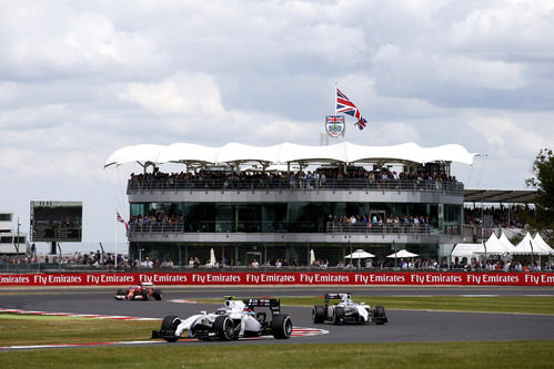 Valtteri Bottas seguido de Felipe Massa