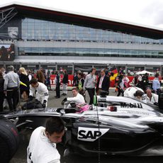 Jenson Button en la parrilla antes de comenzar la carrera