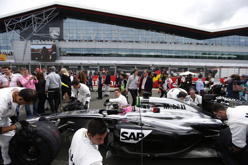 Jenson Button en la parrilla antes de comenzar la carrera