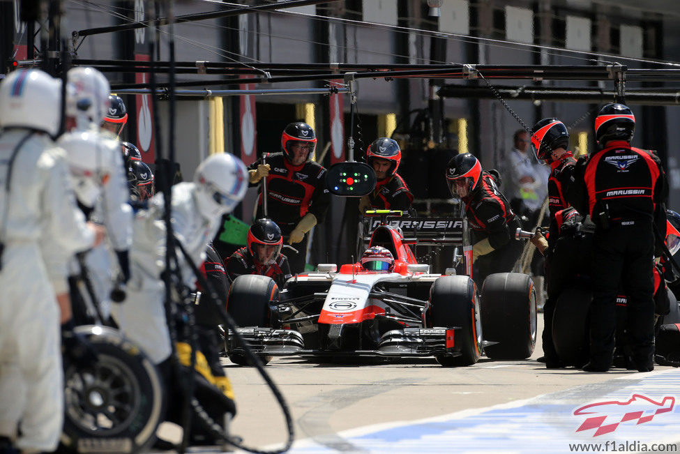 Max Chilton haciendo su primera parada