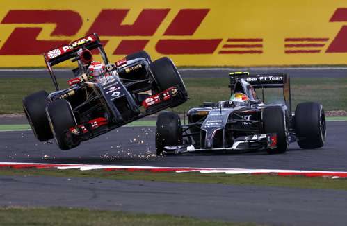 Esteban Gutiérrez golpea el coche de Pastor Maldonado