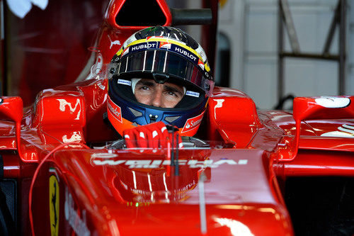 Pedro de la rosa subido al F14-T en Silverstone