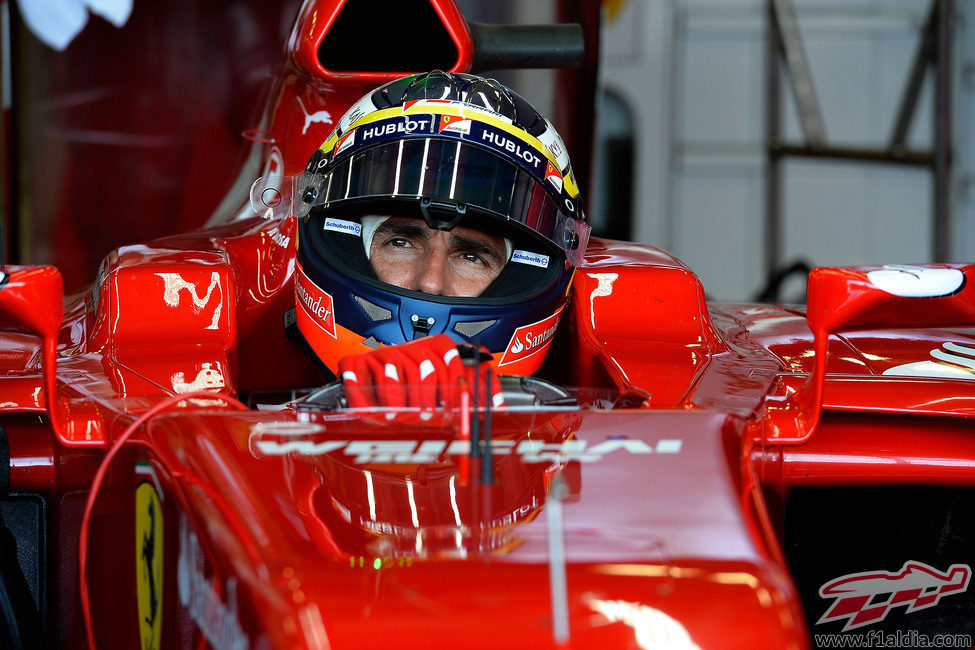 Pedro de la rosa subido al F14-T en Silverstone