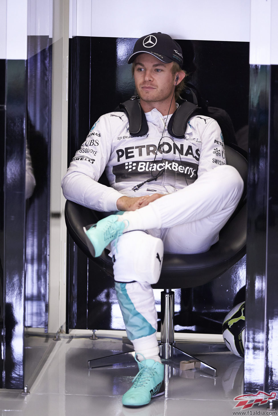 Nico Rosberg esperando para subirse al coche