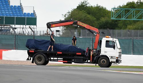 Los comisarios retiran el coche de Jean-Eric Vergne