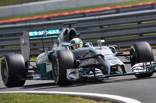 Lewis Hamilton con problemas al inicio de la sesión