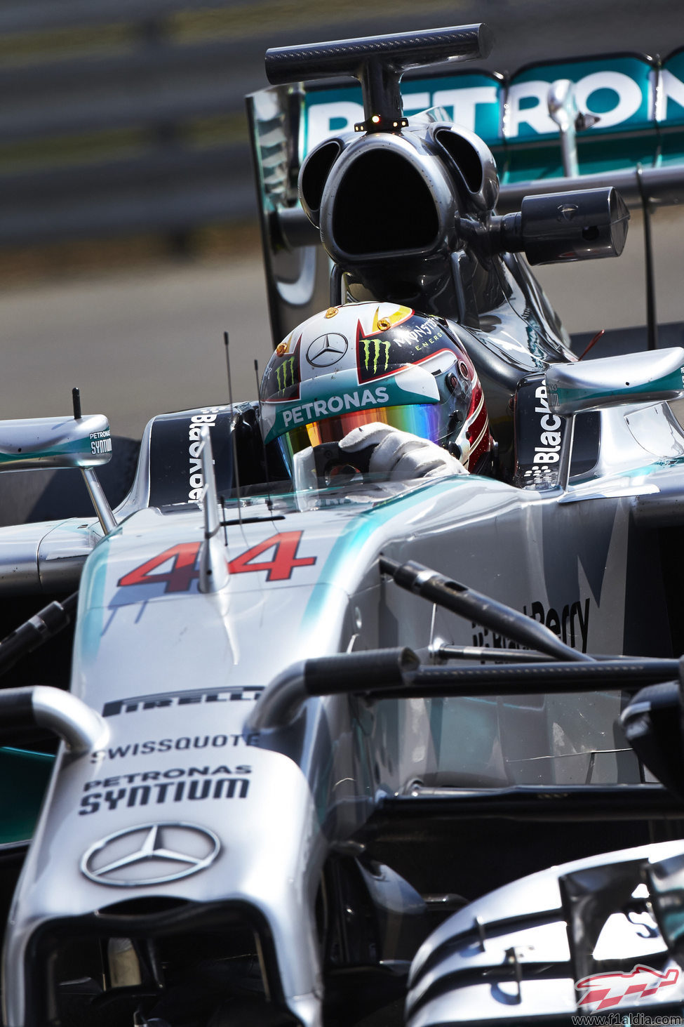 Lewis Hamilton realizando evaluaciones aerodinámicas