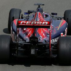 Daniil Kvyat poniendo a prueba el STR9