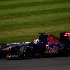 Daniil Kvyat con los neumáticos medios para 2015