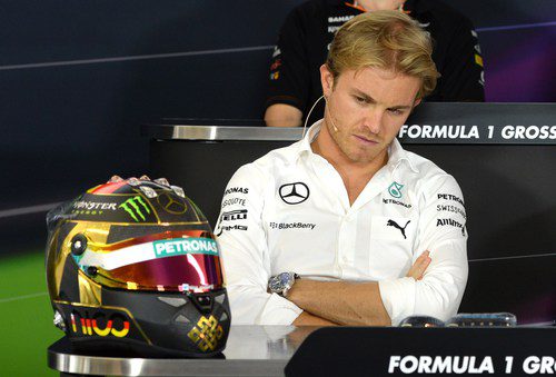 Nico Rosberg, junto a su nuevo casco