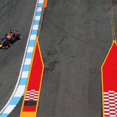 Daniel Ricciardo completa los Libres 1