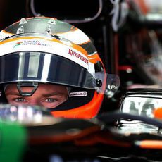 Nico Hülkenberg se concentra antes de salir de boxes