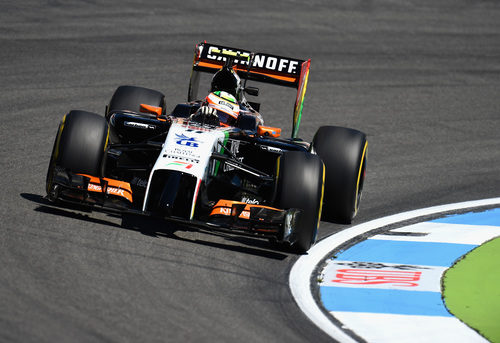 Sergio Pérez afronta una curva en Hockenheim