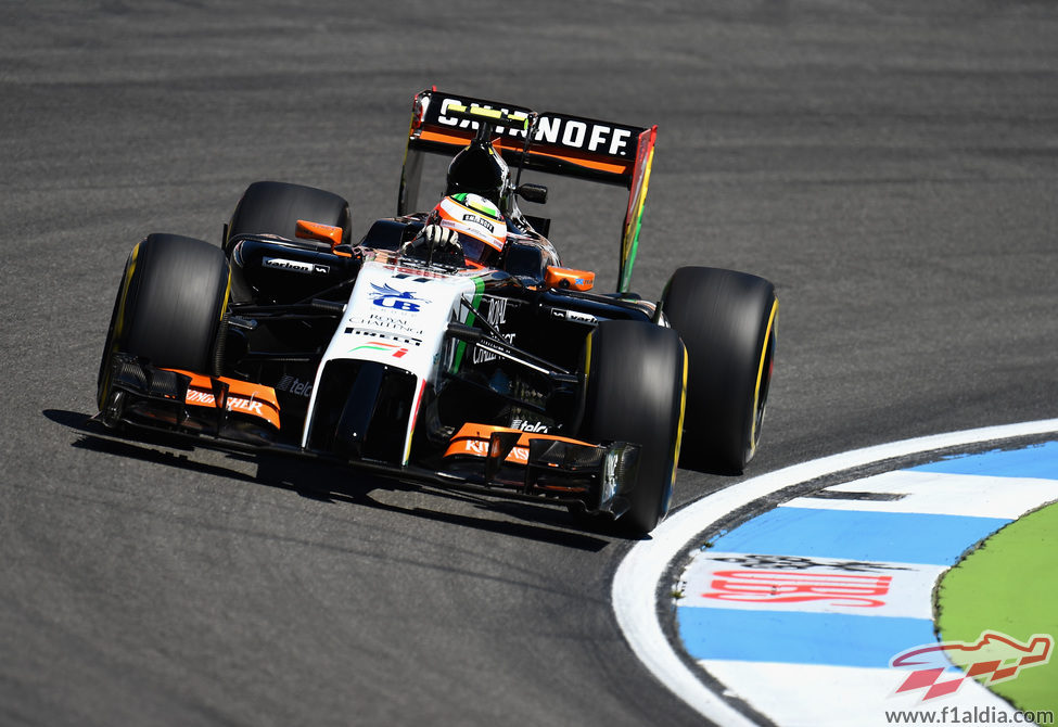 Sergio Pérez afronta una curva en Hockenheim