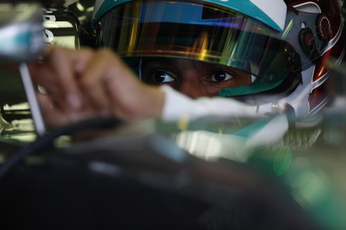 Lewis Hamilton se lleva el mejor tiempo del día