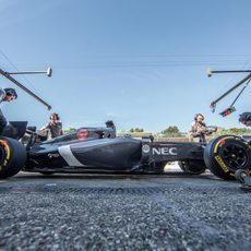 El equipo Sauber practica las paradas en boxes