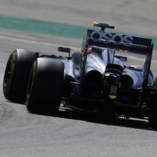 Kevin Magnussen con el innovador alerón trasero