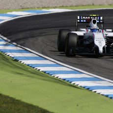 Susie Wolff mejorando vuelta a vuelta