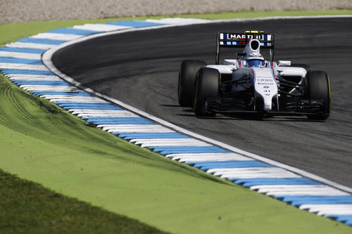 Susie Wolff mejorando vuelta a vuelta