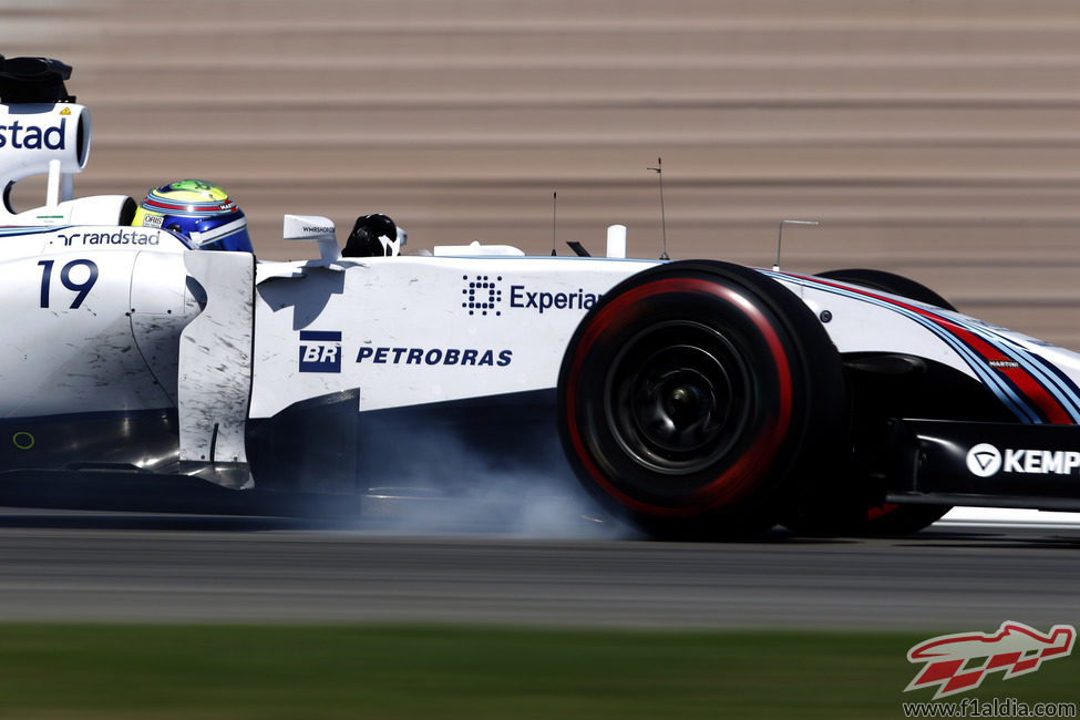 Felipe Massa bloqueando los neumáticos