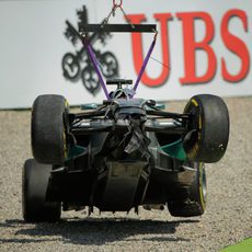 El Mercedes W05 se eleva en la grava